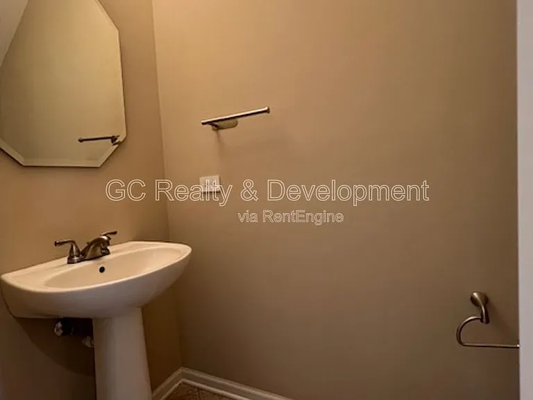 498 Grosvenor Ln — Photo 7