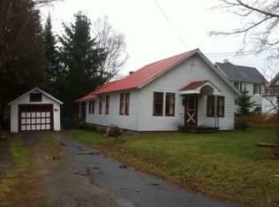 44 Hope St, Saranac Lake, NY 12983