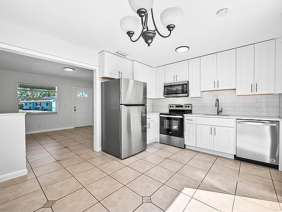 3rd image of 160 NE 19th Ave #0