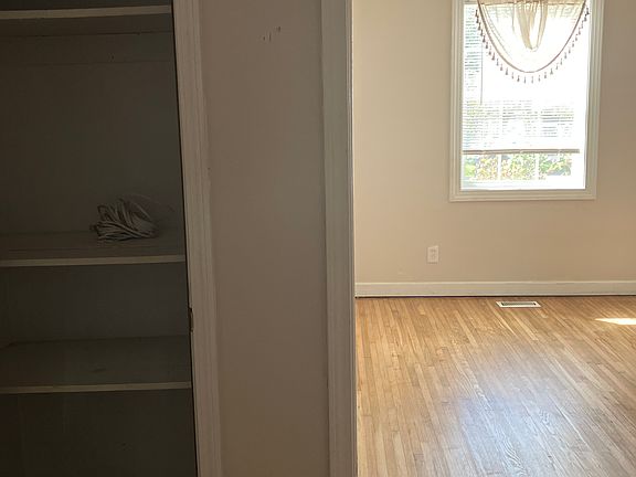 3rd image of 1856 Buford St