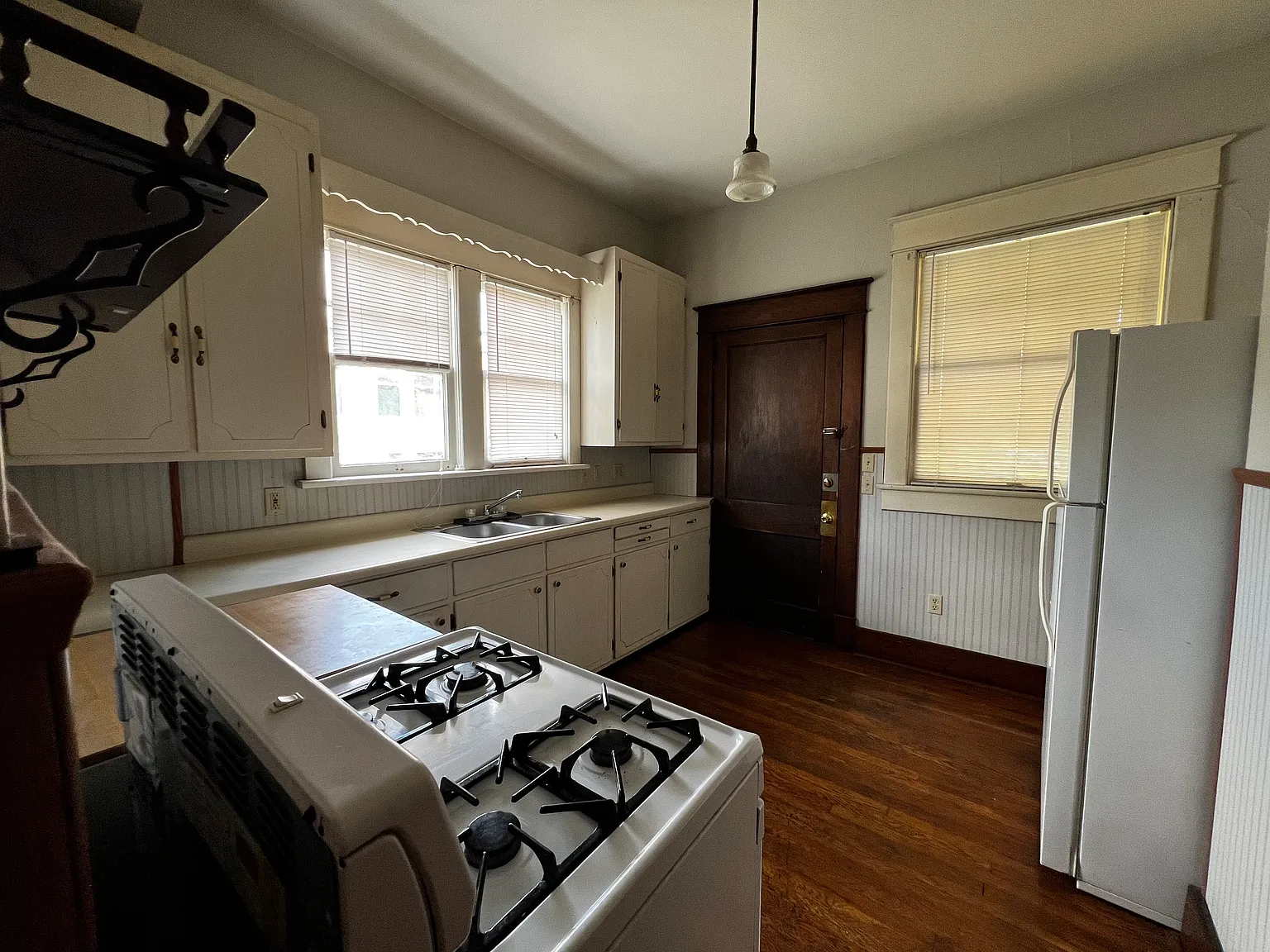 2 bed, 1.5 bath, 1200 sqft, $1,350 — Photo 2