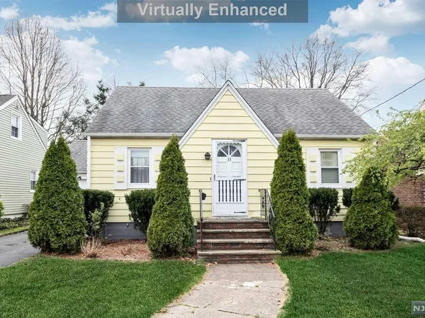 33 W Oldis St, Rochelle Park, NJ 07662