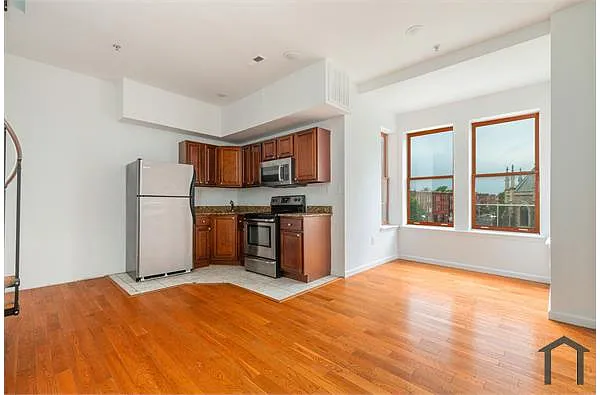 Building Photo - 1745 W Diamond St