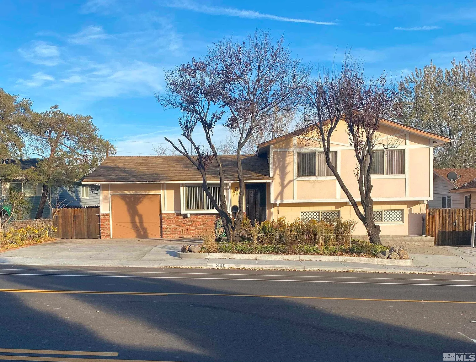 3411 Kings Row photo 1