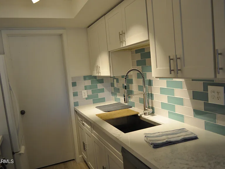 11032 N 28th Dr #303 — Photo 9