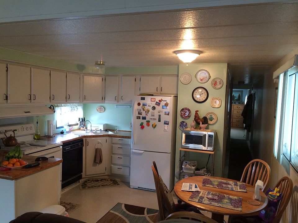 2nd image of 100 Royal Dr.