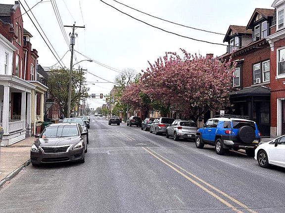 3rd image of 624 Chestnut St