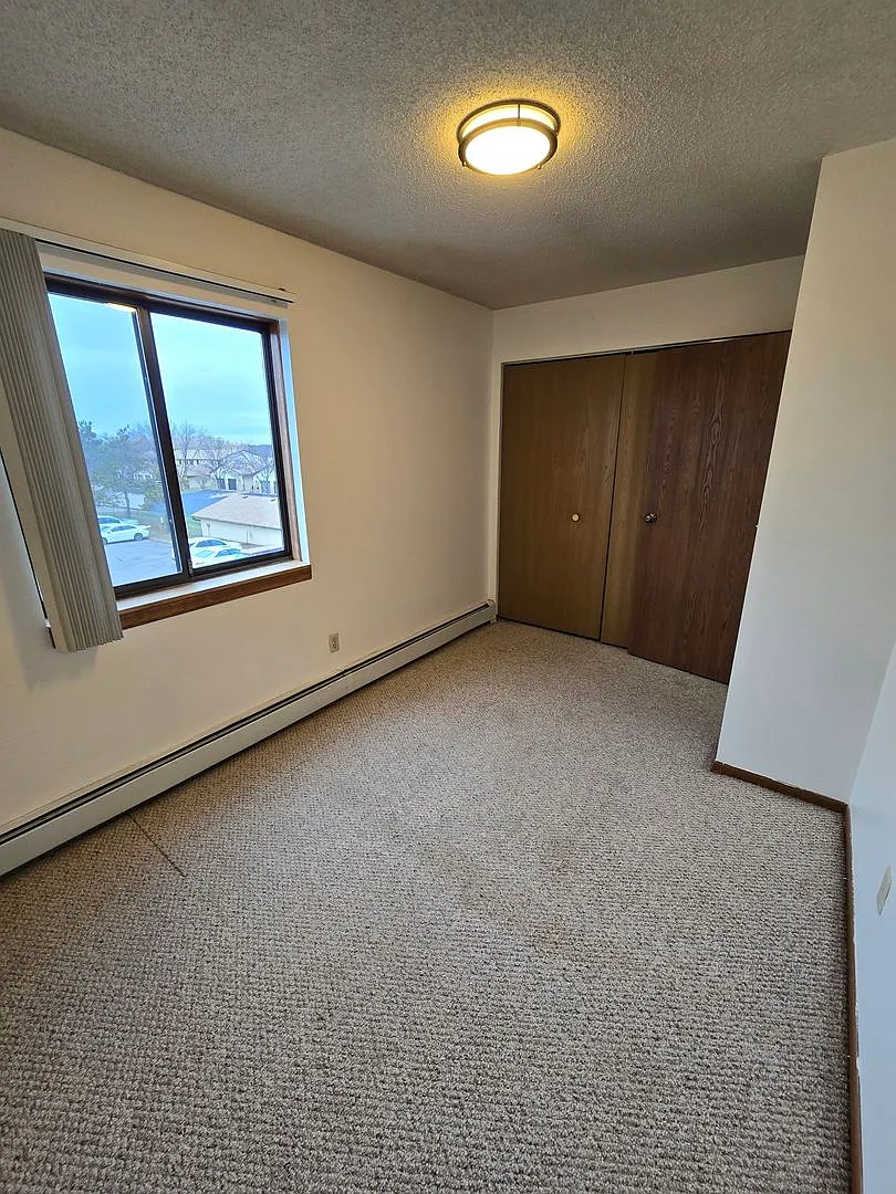 River Road Apartments — Photo 4