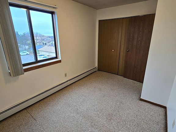 5th image of 139 Riverview Dr APT 202