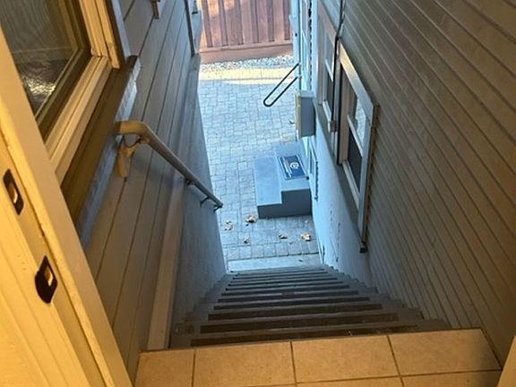 3rd image of 820 N El Camino Real APT B