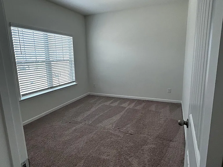 405 Springs Crossing Dr — Photo 12