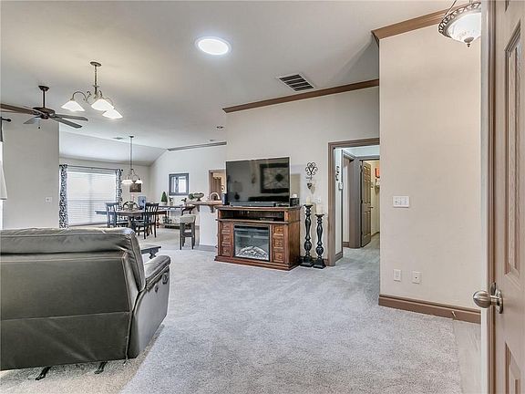 5th image of 4000 Oakbrook Dr