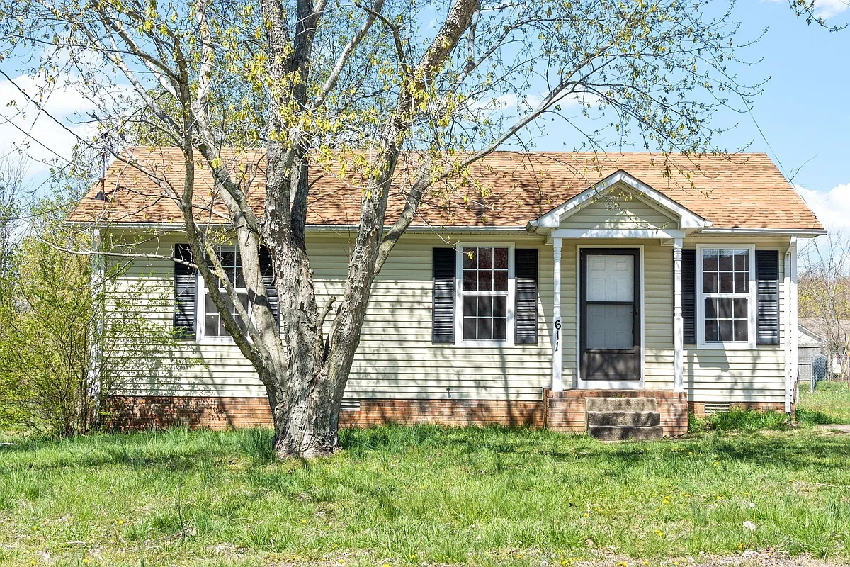 Building Photo - 611 Artic Ave