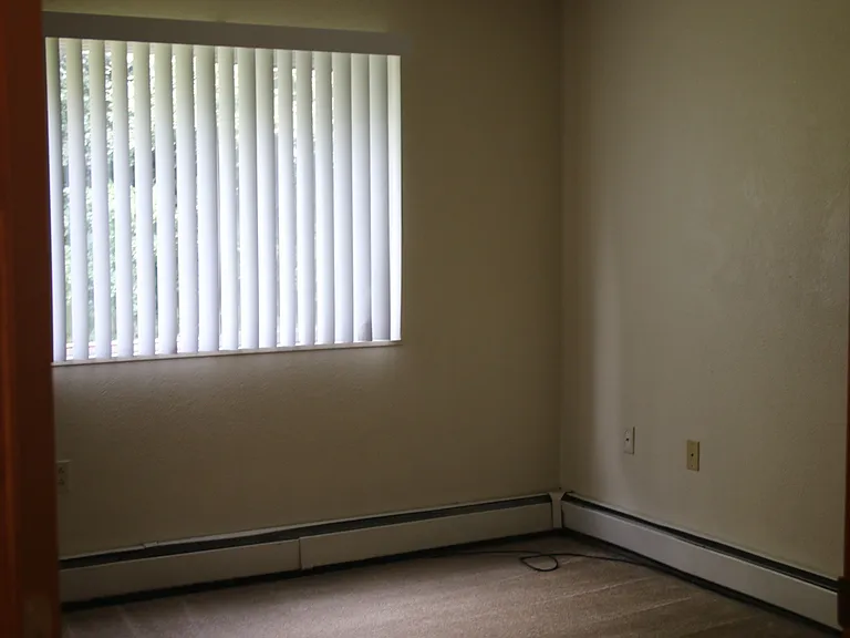 Fox Valley Meadows Apartments — Photo 14