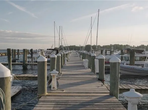 4 Northwest Street #B26, Stonington, CT 06378