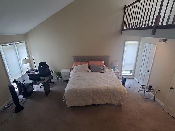 4th image of 2467 Bartlett Blvd