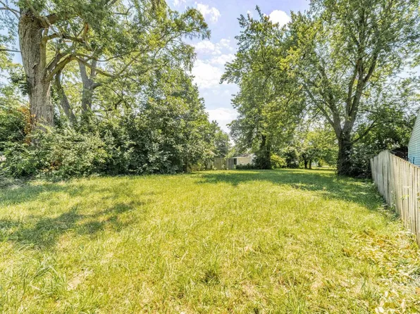 111 E Berkley Ave, Muncie, IN 47303