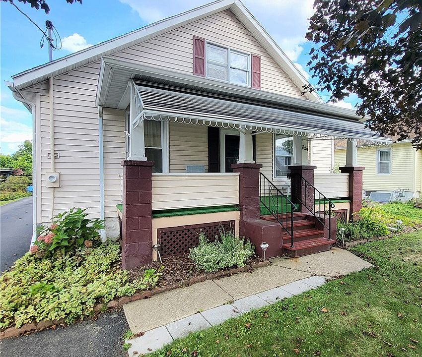 1st image of 825 Hazel St