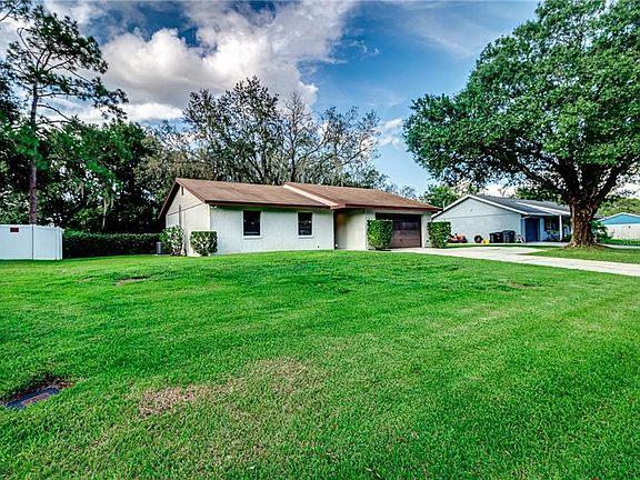 3rd image of 2913 Forestgreen Dr N
