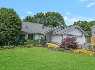 860 Greenbelt Pkwy W, Holbrook, NY 11741