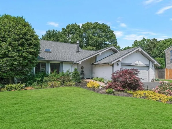 860 Greenbelt Parkway, Holbrook, NY 11741