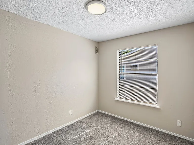 Pleasant Grove Apartments — Photo 19