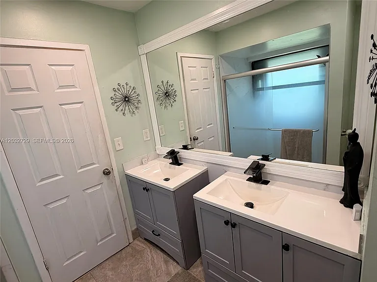 20451 NE 10th Pl — Photo 25
