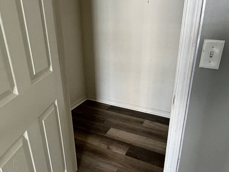 13 Topeka Ct — Photo 9