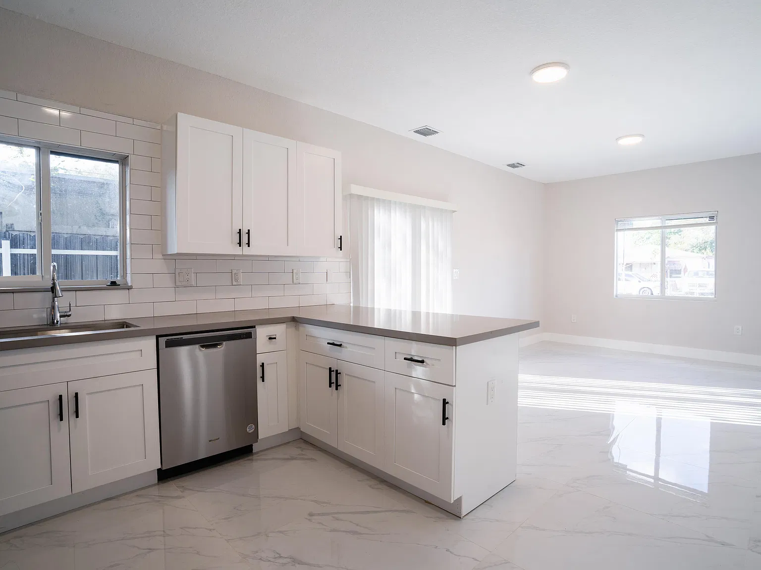 3 bed, 2.5 bath, 1260 sqft, $3,500 — Photo 4