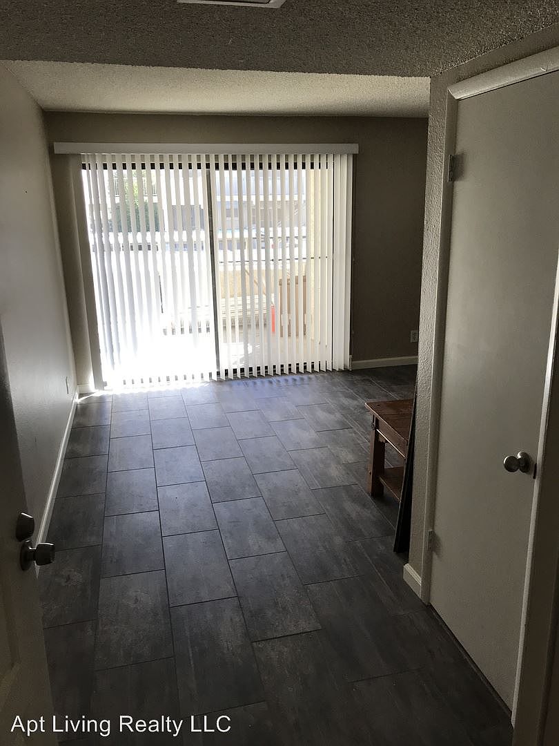 living realty llc on 1919 Scimitar Dr Henderson Nv 89014 Zillow