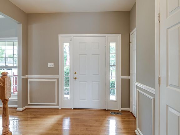 5th image of 46416 Thornwood Ct