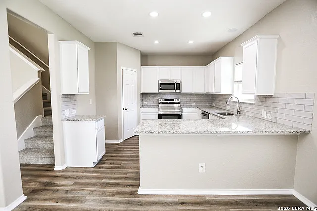 305 Maple Way — Photo 9