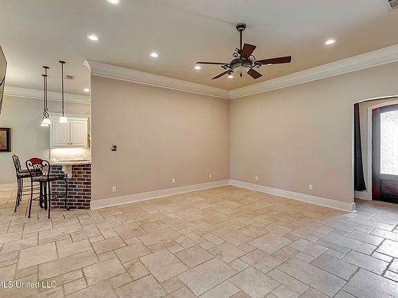 5th image of 275 Williams Dr