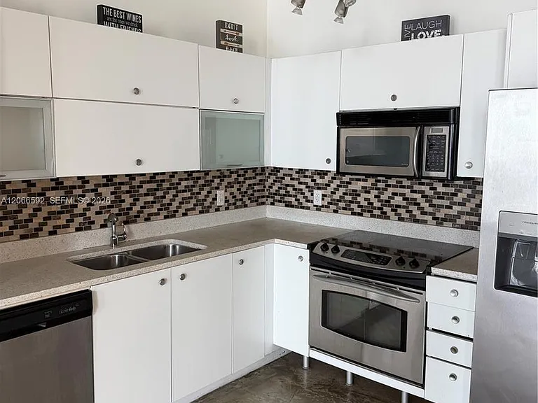 234 NE 3rd St #1603 — Photo 4
