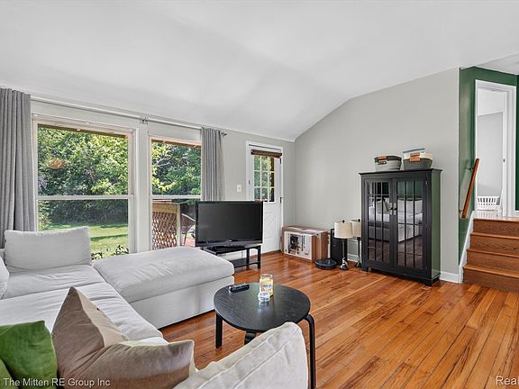 4th image of 2655 Whitewood St