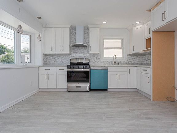3rd image of 128 14 160th St