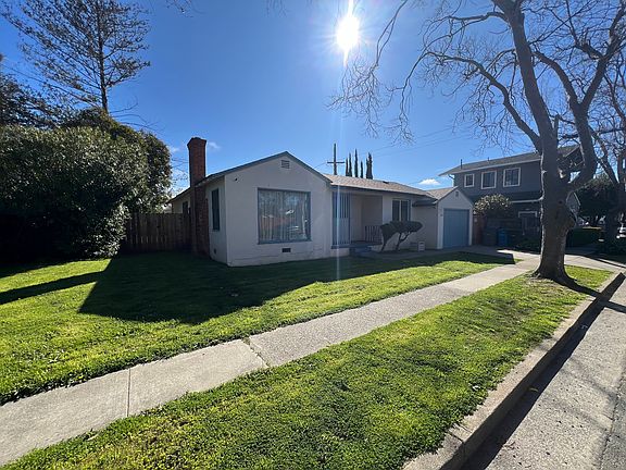 2nd image of 626 Mariposa St