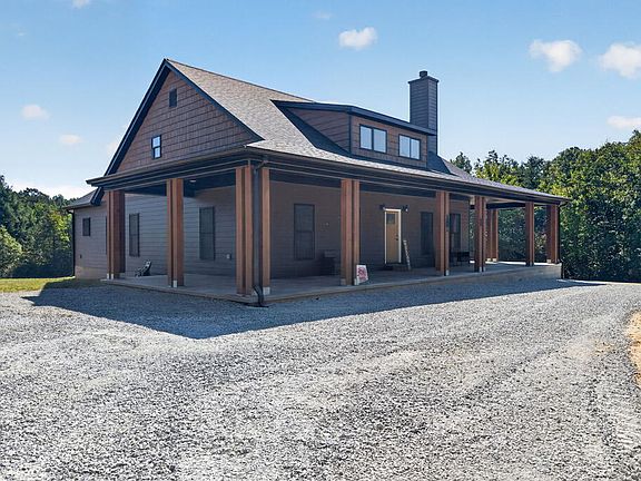 3rd image of 122 Canter Ln