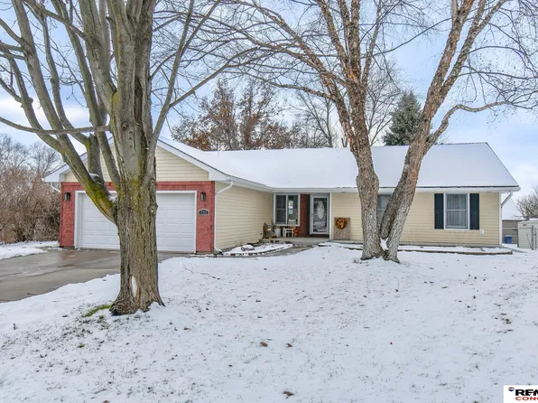 735 Summit Ct, Crete, NE 68333