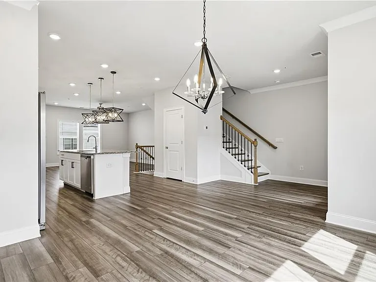 407 Lincoln St — Photo 28
