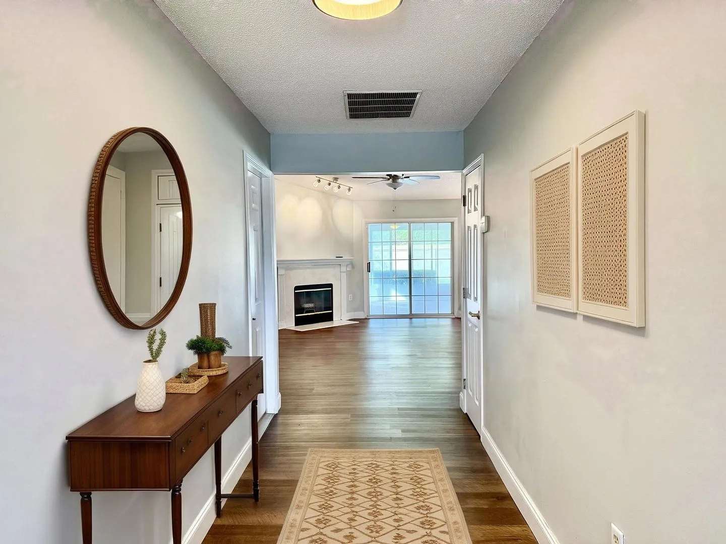 Modern 3-Bed, 2-Bath in Cul-de-Sac with Large Yard! — Photo 3