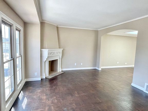 5th image of 239 Mount Vernon Ave