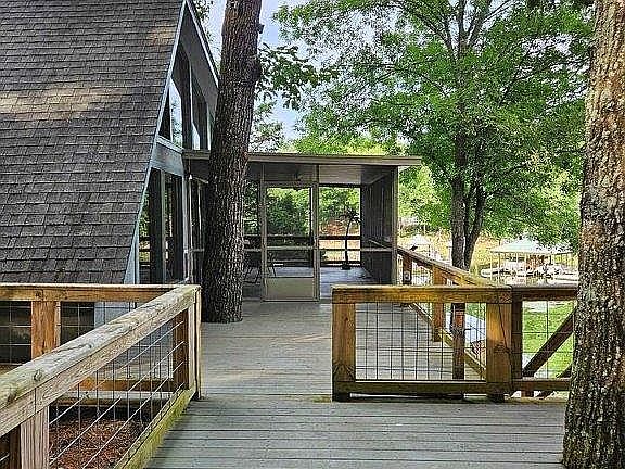 2nd image of 130 Mallard Cove Ln