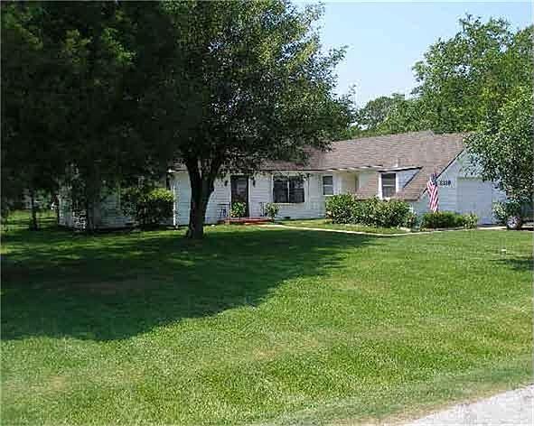 1st image of 2319 Meadow Ln