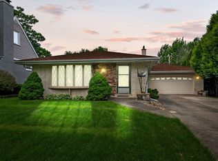 214 N Jackson Rd, Clarendon Hills, IL 60514