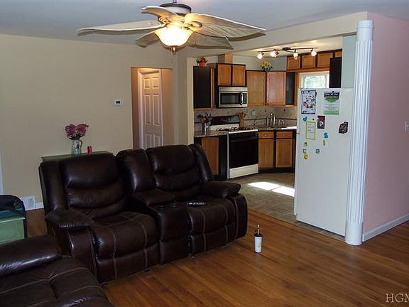 5th image of 11 Oaklandview Dr