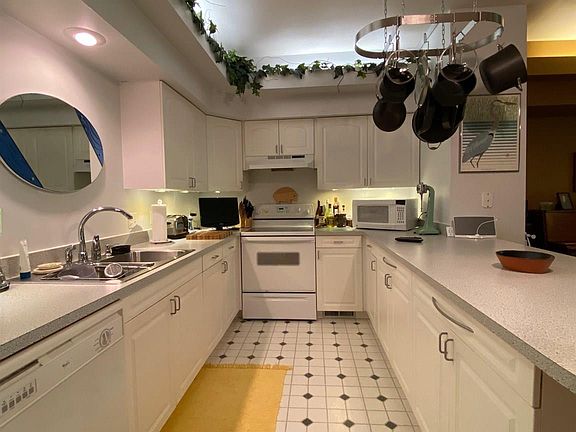5th image of 3510 N Kingston Dr APT 13
