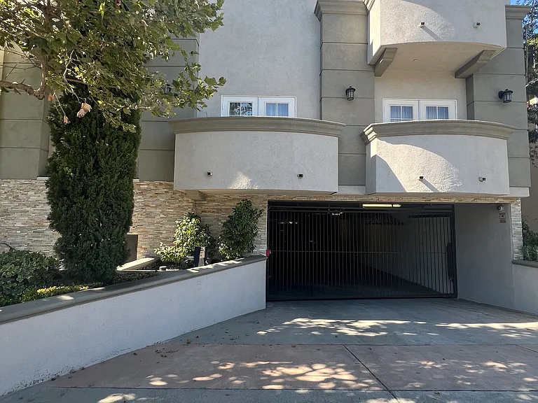 12010 Magnolia Blvd #111 — Photo 16