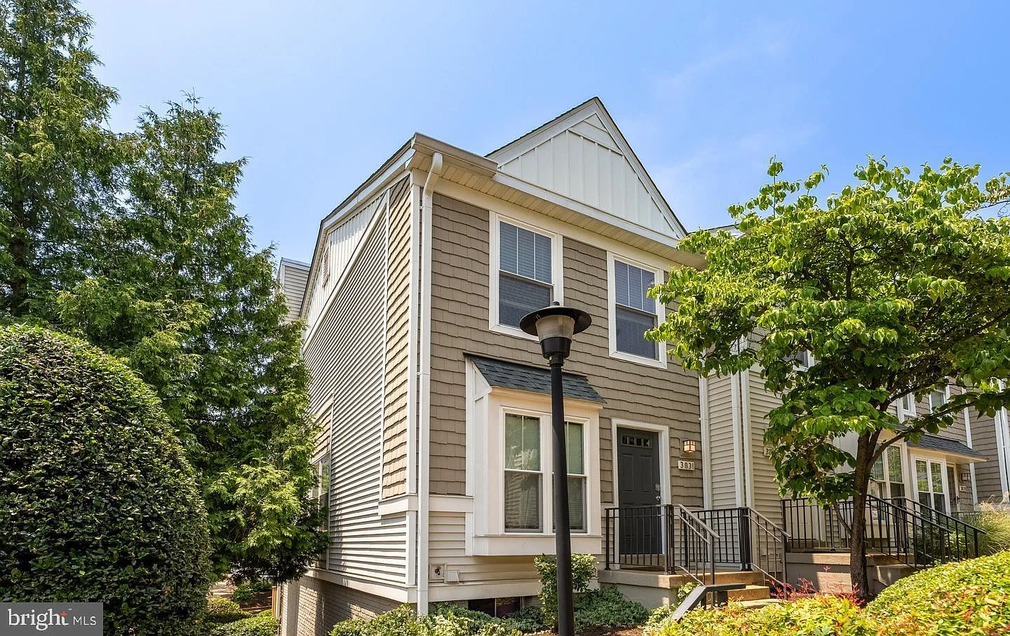 3 bed, 3.5 bath, 1642 sqft, $3,500 — Photo 1