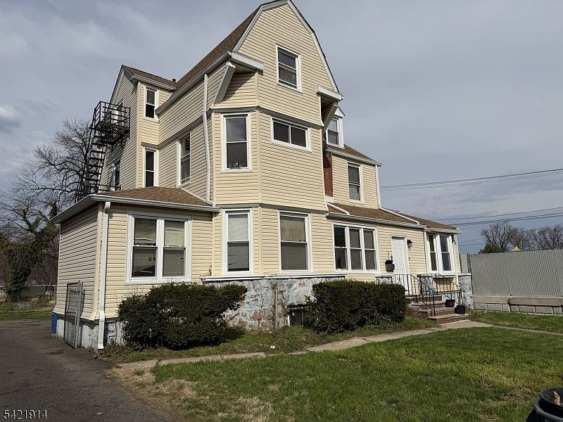 1st image of 479 Prospect St